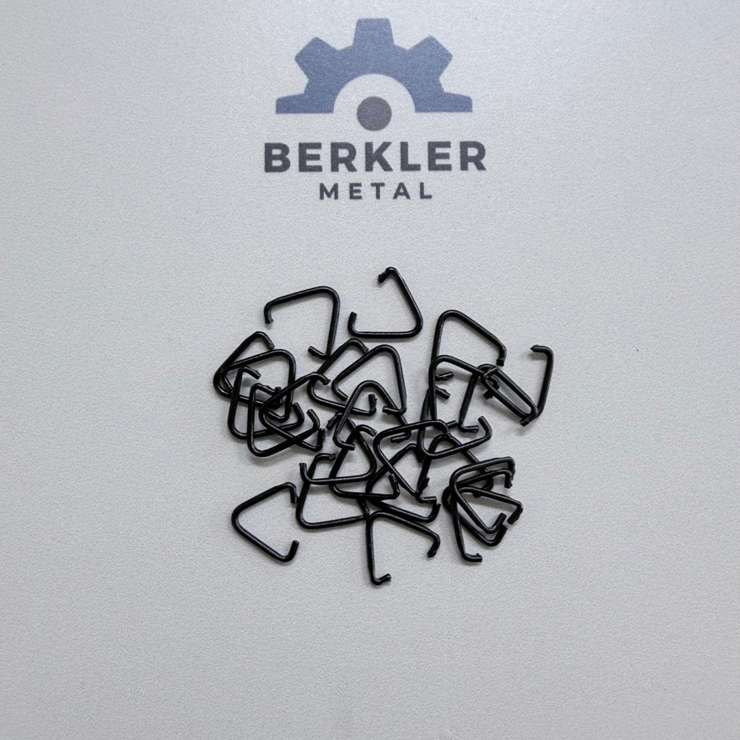 12x11 mm Metal Açık Üçgen 1.2 mm Siyah Boyalı (Minimum Alım: 500 Adet)